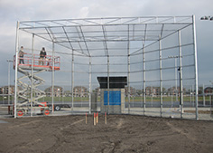 Installation de clôture pour terrain de baseball au parc des Patriotes à Chambly sur la rive-sud de Montréal